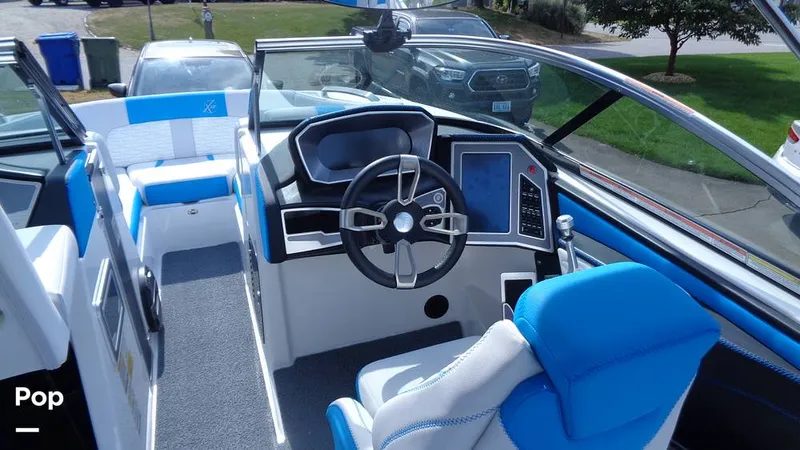 Slide: The Image of Mastercraft X22 2021 - 15801483