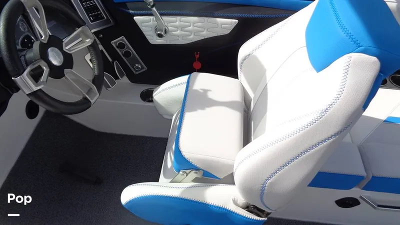 Slide: The Image of Mastercraft X22 2021 - 15801490