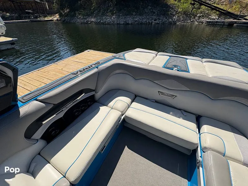 Slide: The Image of Speakers/passenger Seating With Storage - 15945768