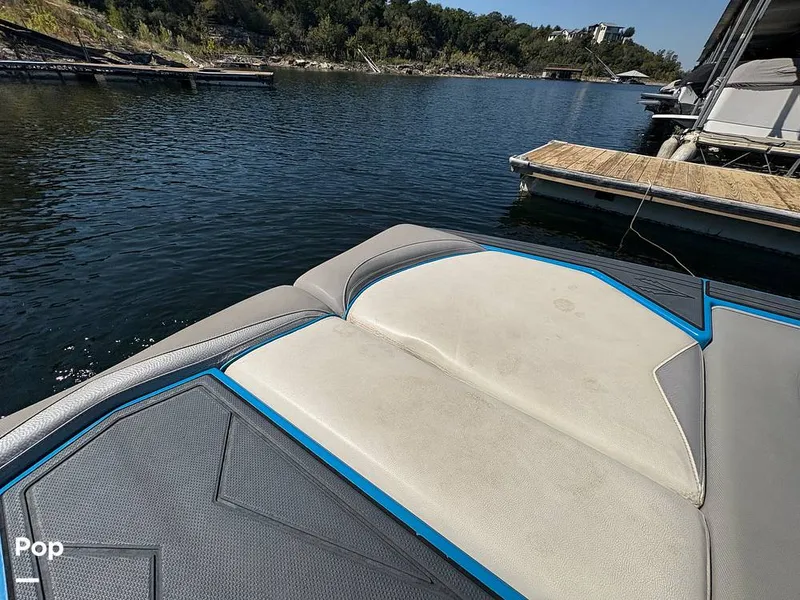 Slide: The Image of Upholstery - 15945775