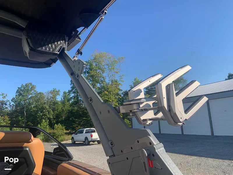 Slide: The Image of Malibu Wakesetter 23 LSV 2025 - 15805680