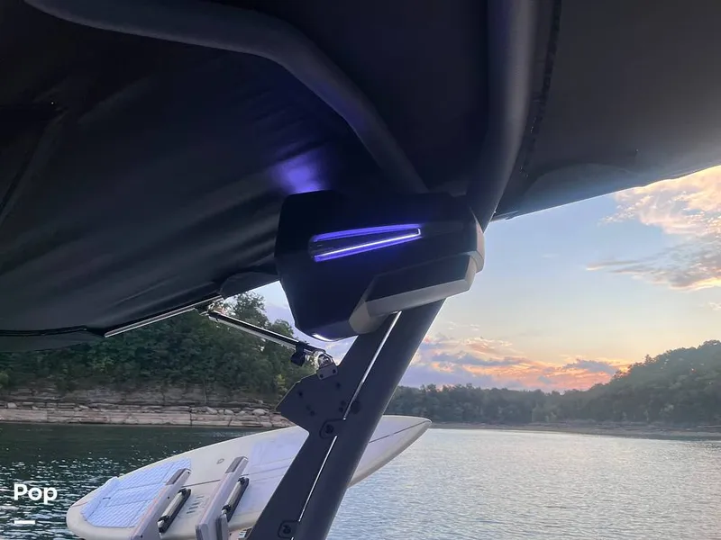 Slide: The Image of Malibu Wakesetter 23 LSV 2025 - 15813256