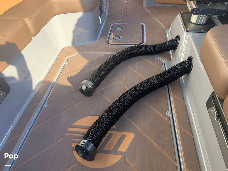 Slide: The Image of Malibu Wakesetter 23 LSV 2025 - 15805685