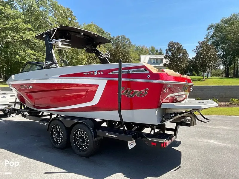 Slide: The Image of Tige 23ZX 2022 - 15854872