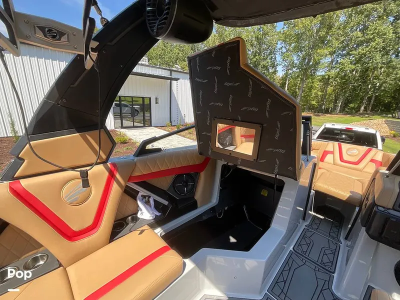 Slide: The Image of Tige 23ZX 2022 - 15854923