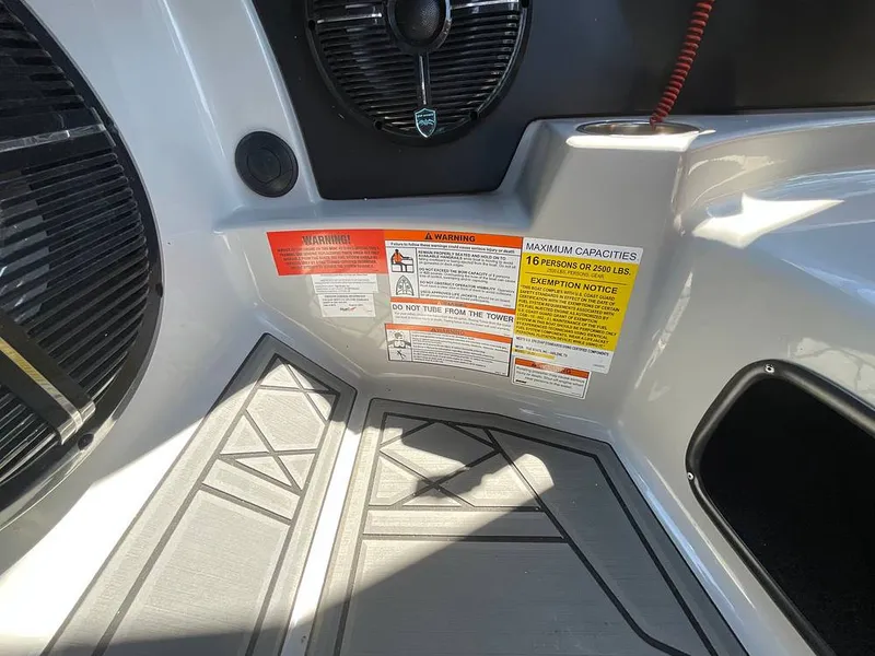 Slide: The Image of Tige 23ZX 2022 - 15854942