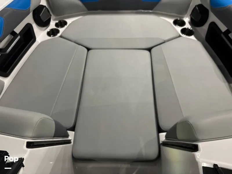 Slide: The Image of Axis A20 2024 - 15823180