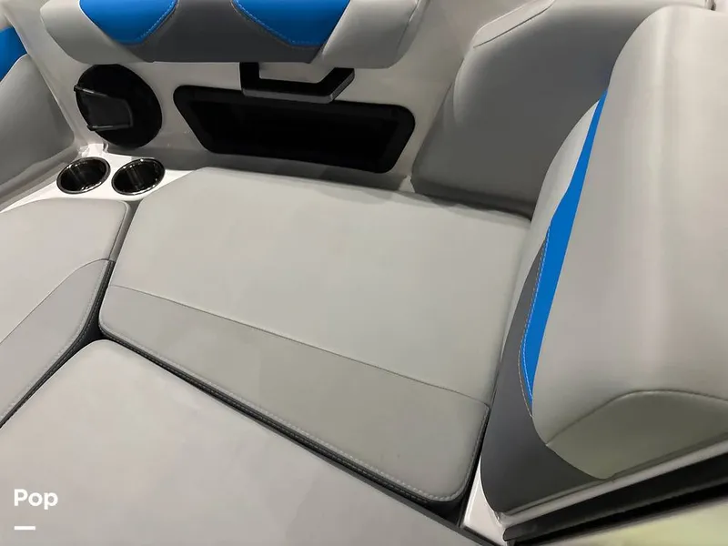 Slide: The Image of Axis A20 2024 - 15823182