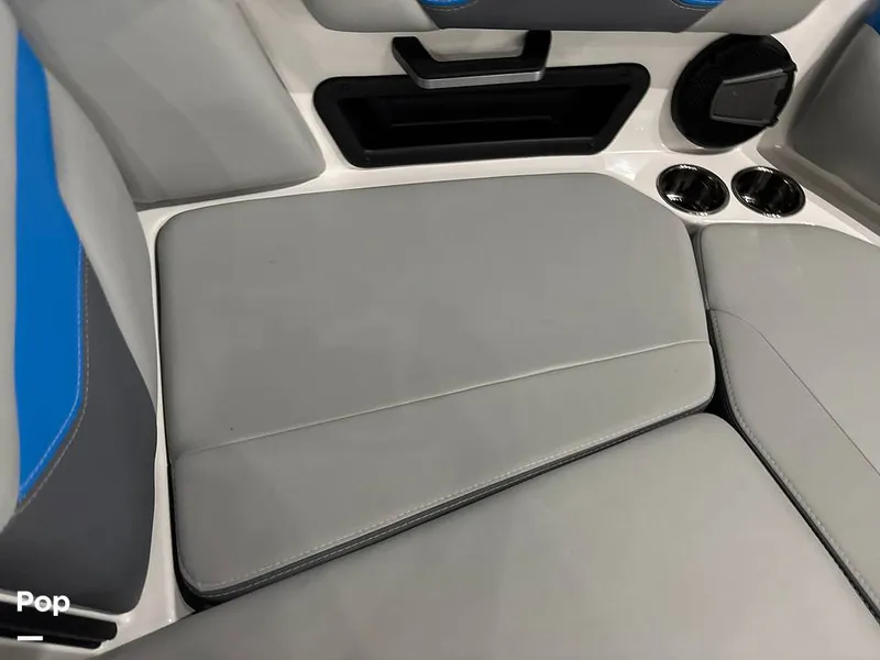 Slide: The Image of Axis A20 2024 - 15823178