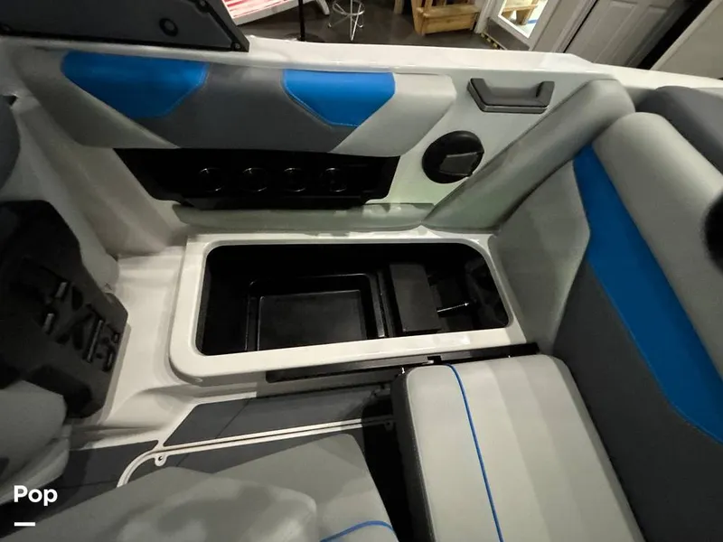 Slide: The Image of Axis A20 2024 - 15823207