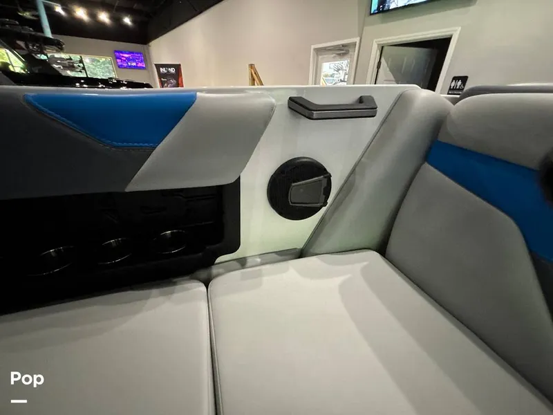 Slide: The Image of Axis A20 2024 - 15823206