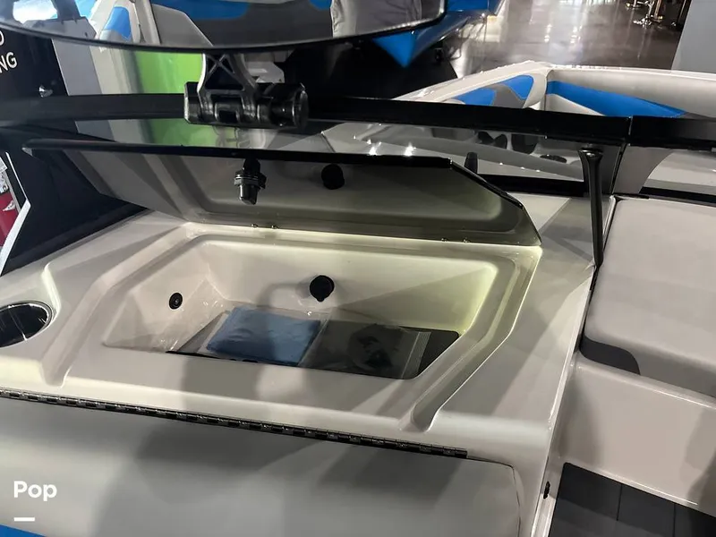 Slide: The Image of Axis A20 2024 - 15823187