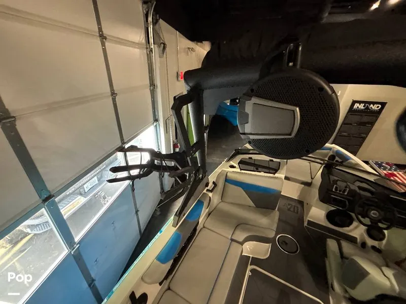 Slide: The Image of Axis A20 2024 - 15823213