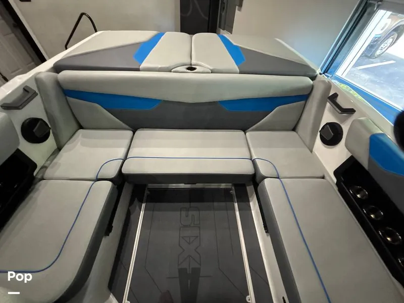 Slide: The Image of Axis A20 2024 - 15823201