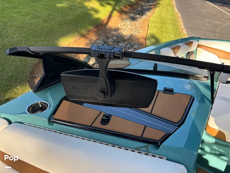 Slide: The Image of Axis A20 2024 - 15823499