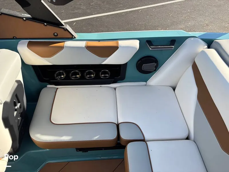 Slide: The Image of Axis A20 2024 - 15823525