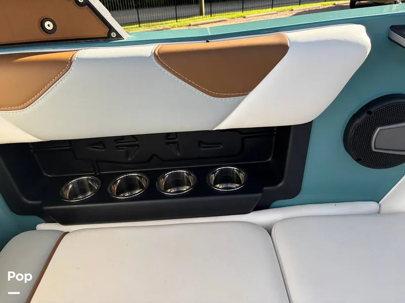 Slide: The Image of Axis A20 2024 - 15823527