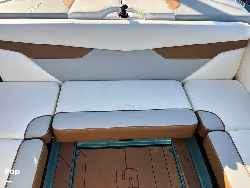 Slide: The Image of Axis A20 2024 - 15823523