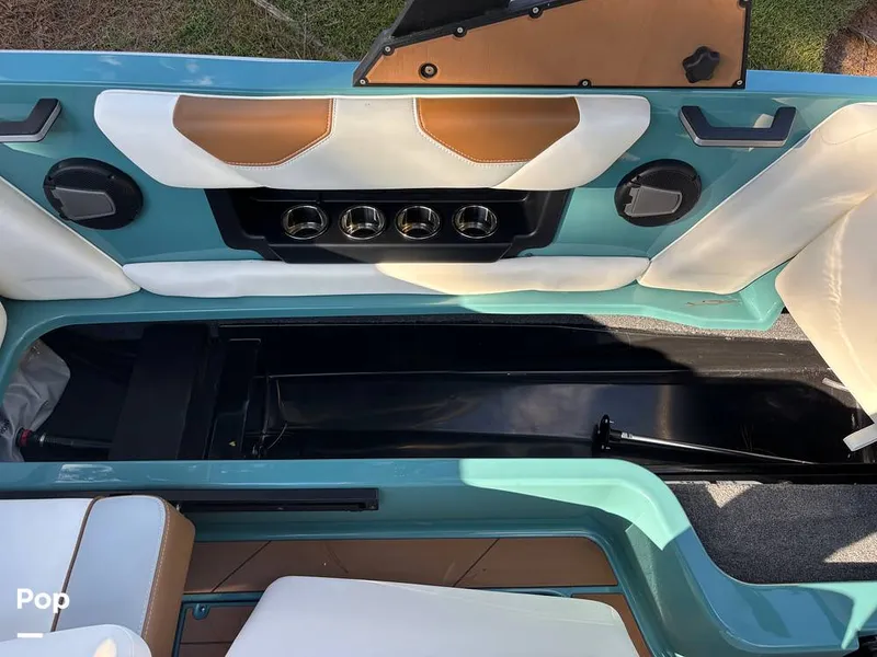 Slide: The Image of Axis A20 2024 - 15823519