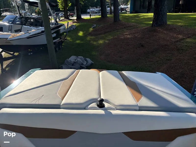 Slide: The Image of Axis A20 2024 - 15823528