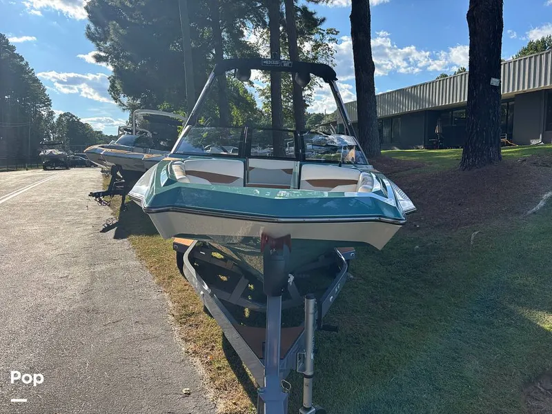 Slide: The Image of Axis A20 2024 - 15823147