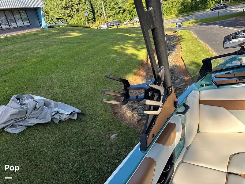 Slide: The Image of Axis A20 2024 - 15823533