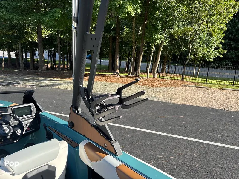 Slide: The Image of Axis A20 2024 - 15823534