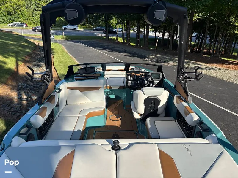 Slide: The Image of Axis A20 2024 - 15823160