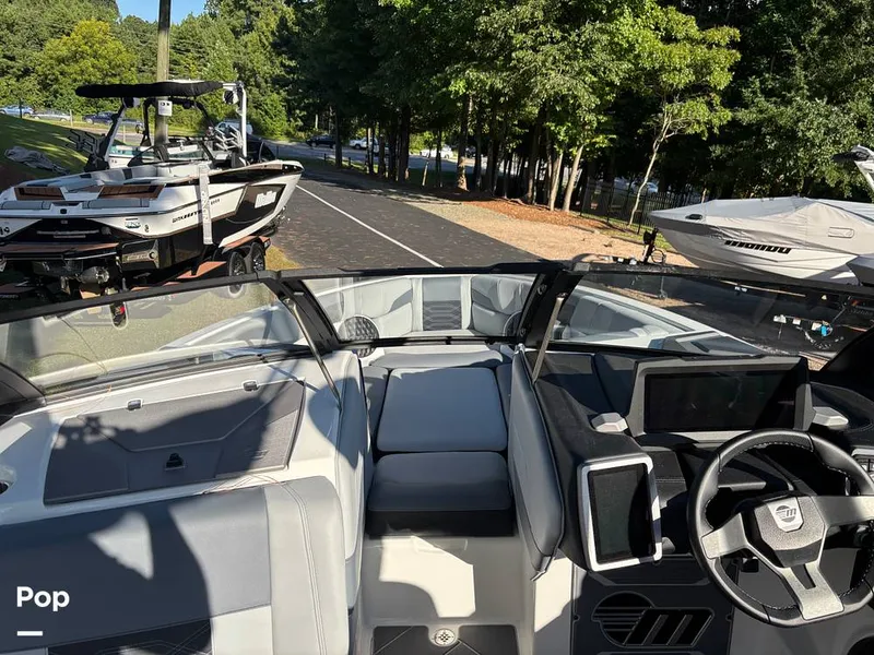 Slide: The Image of Malibu Wakesetter 25 LSV 2024 - 15823437