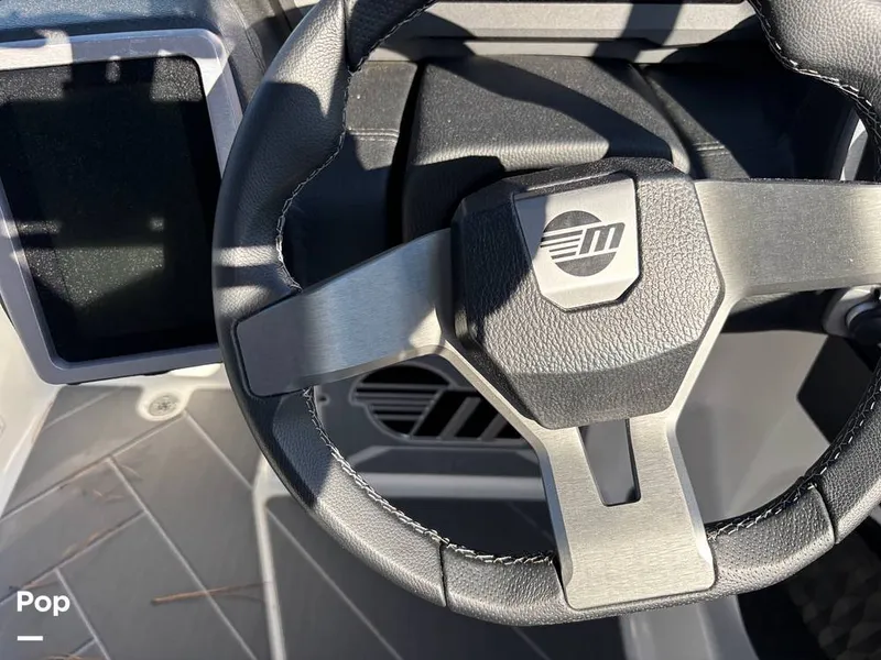 Slide: The Image of Malibu Wakesetter 25 LSV 2024 - 15823444