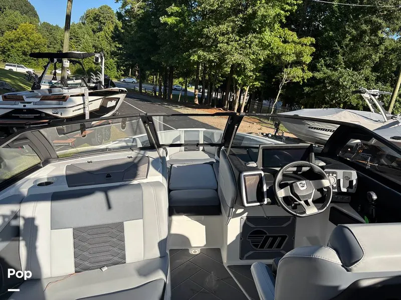 Slide: The Image of Malibu Wakesetter 25 LSV 2024 - 15823427