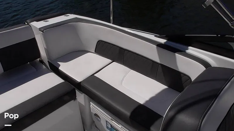 Slide: The Image of Monterey M45 2022 - 15834575