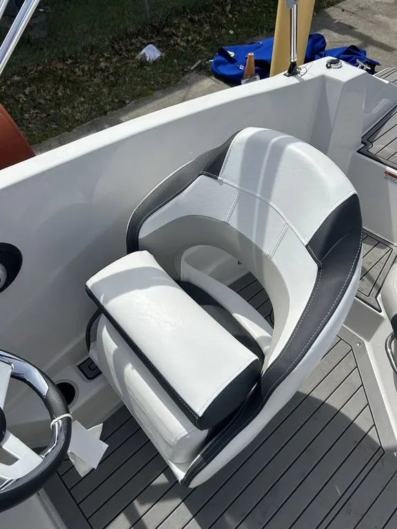 Slide: The Image of Starcraft Marine 171 SVX 2025 - 12
