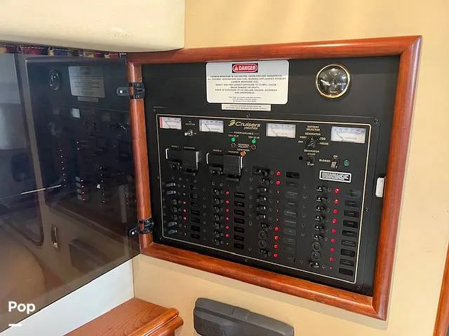 Slide: The Image of Cruisers Yachts 3275 2002 - 15974509