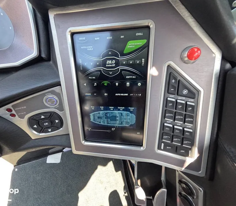 Slide: The Image of Mastercraft X23 2018 - 15905528