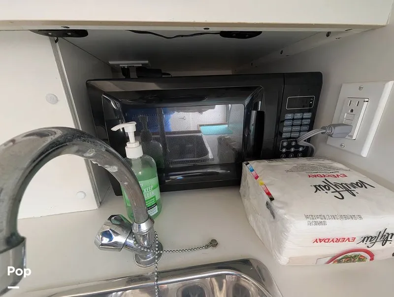 Slide: The Image of Tiara 2900 Coronet Harbor Edition 2001 - 15839258