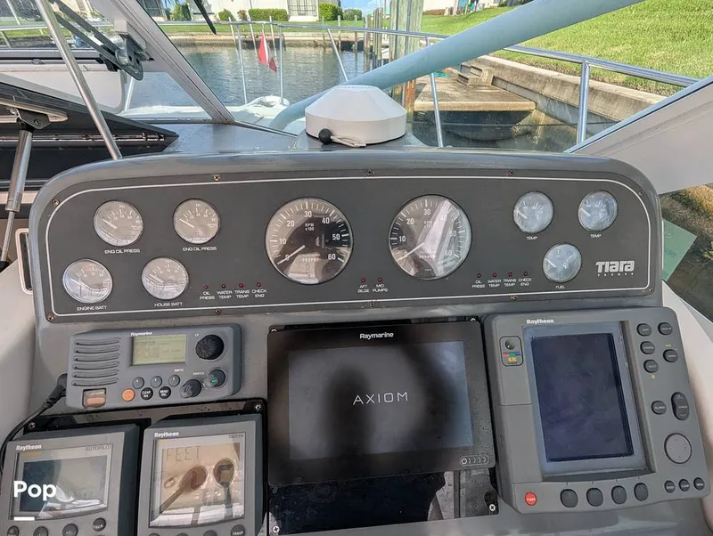 Slide: The Image of Tiara 2900 Coronet Harbor Edition 2001 - 15839143