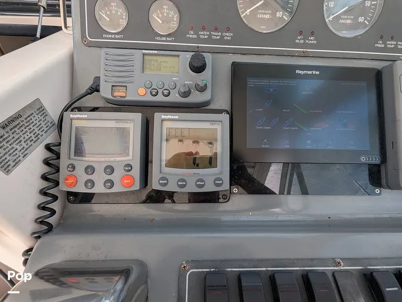 Slide: The Image of Tiara 2900 Coronet Harbor Edition 2001 - 15839146