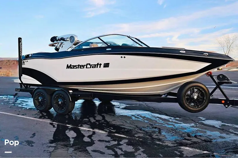 Slide: The Image of Mastercraft xt22 2020 - 15819980