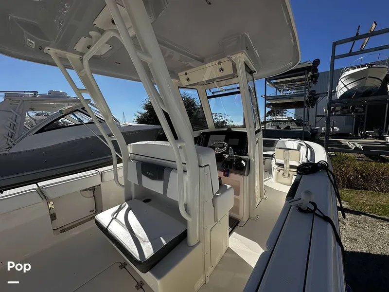 Slide: The Image of Robalo R272 2021 - 16082045