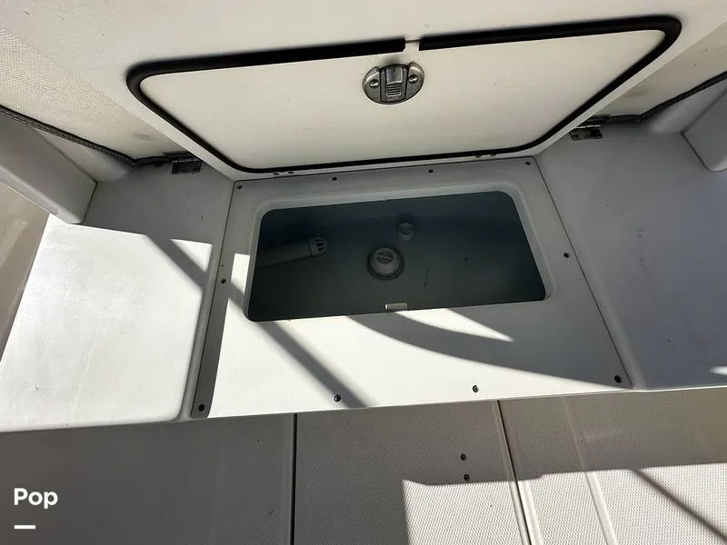 Slide: The Image of Robalo R272 2021 - 16082053