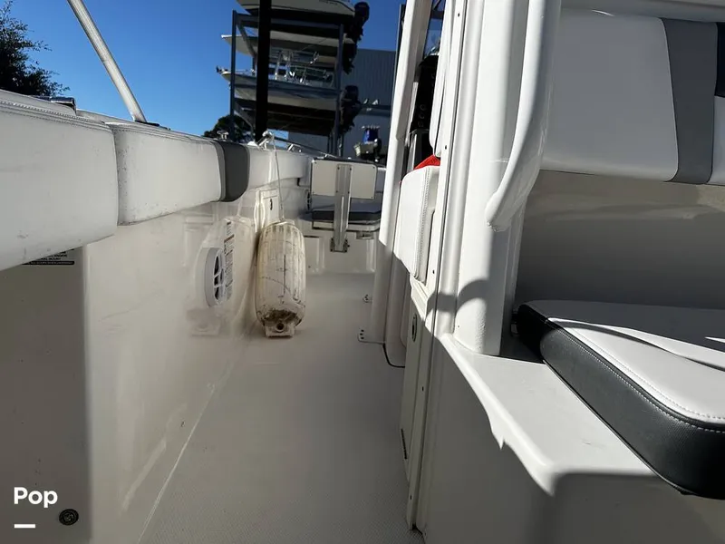 Slide: The Image of Robalo R272 2021 - 16082056