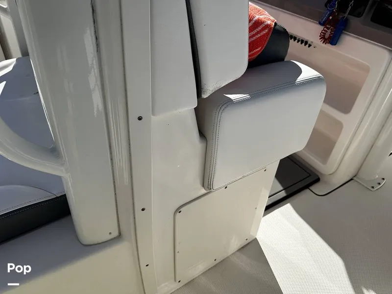 Slide: The Image of Robalo R272 2021 - 16082060