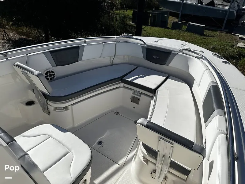 Slide: The Image of Robalo R272 2021 - 16082082