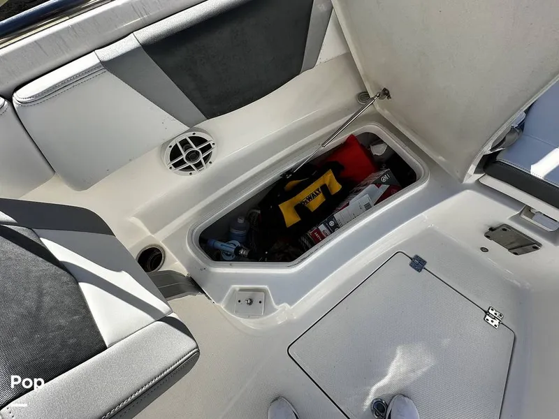 Slide: The Image of Robalo R272 2021 - 16082090