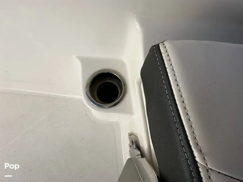 Slide: The Image of Robalo R272 2021 - 16082092