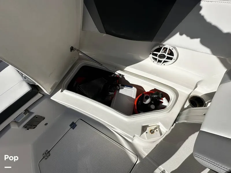 Slide: The Image of Robalo R272 2021 - 16082093