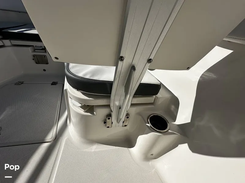 Slide: The Image of Robalo R272 2021 - 16082095