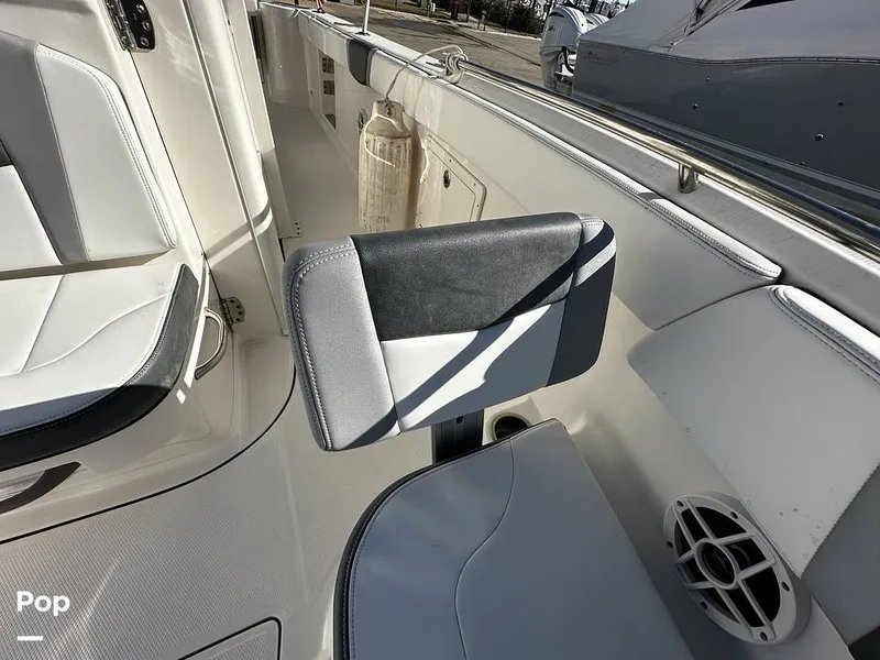 Slide: The Image of Robalo R272 2021 - 16082096