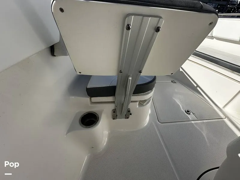 Slide: The Image of Robalo R272 2021 - 16082097